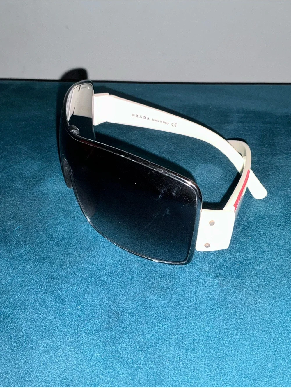 Prada rossa questions