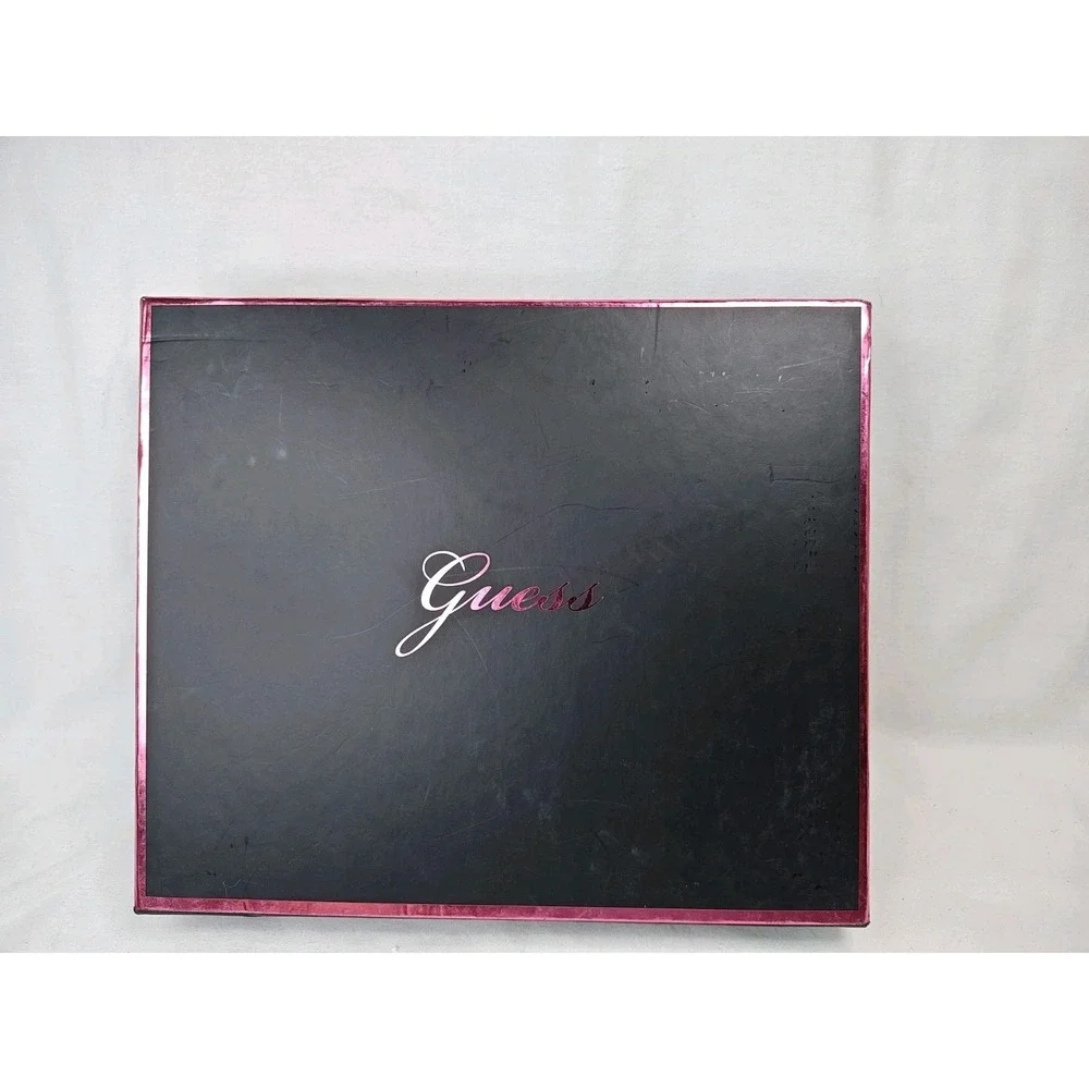 Guess logo front