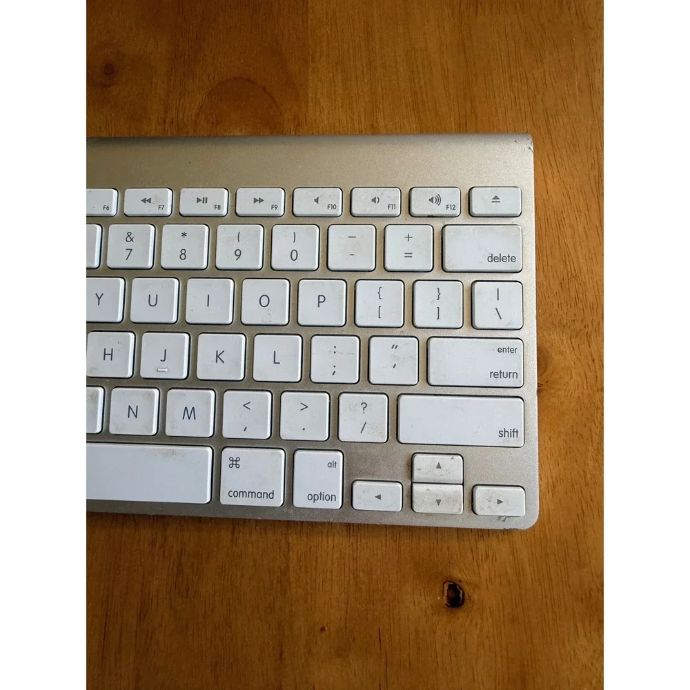 Apple Wireless Keyboard A1314 Silver Aluminum Bluetooth MC184LL/B Mac iPad