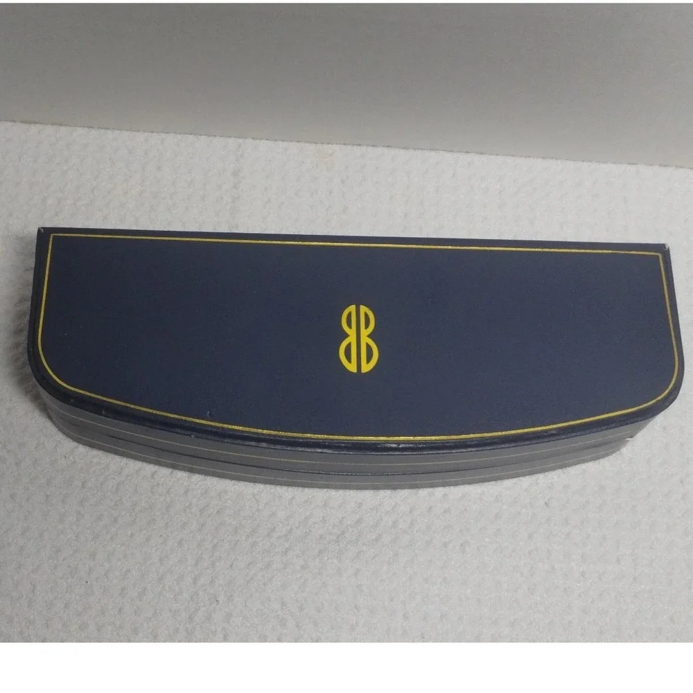 bill blass distinctive origin