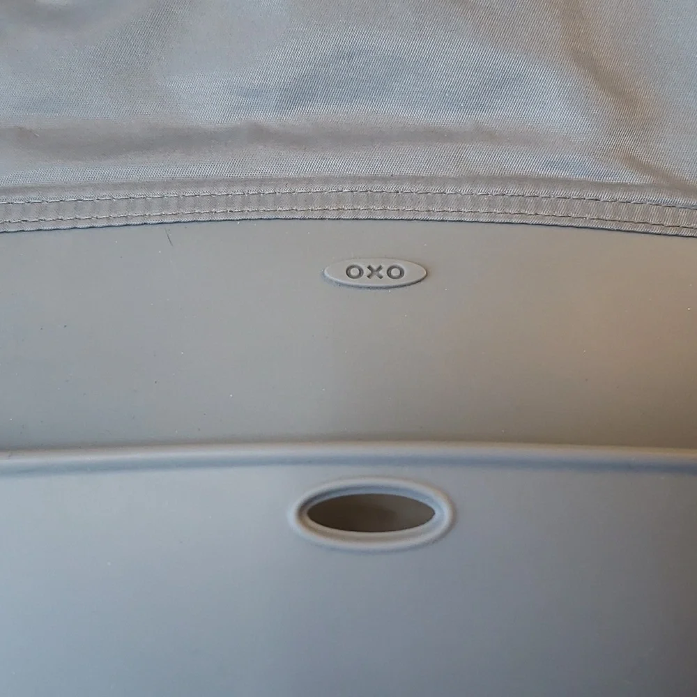 Oxo silicone bibs