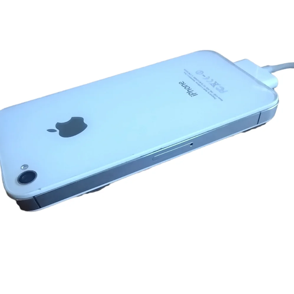 White Apple iPhone 4S Jailbroke & Carrier Unlocked with Charging Cord
