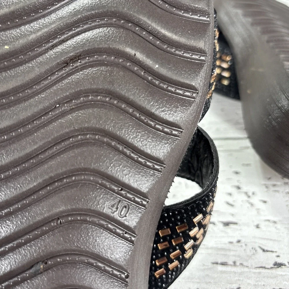 G.N.D accents wedge your