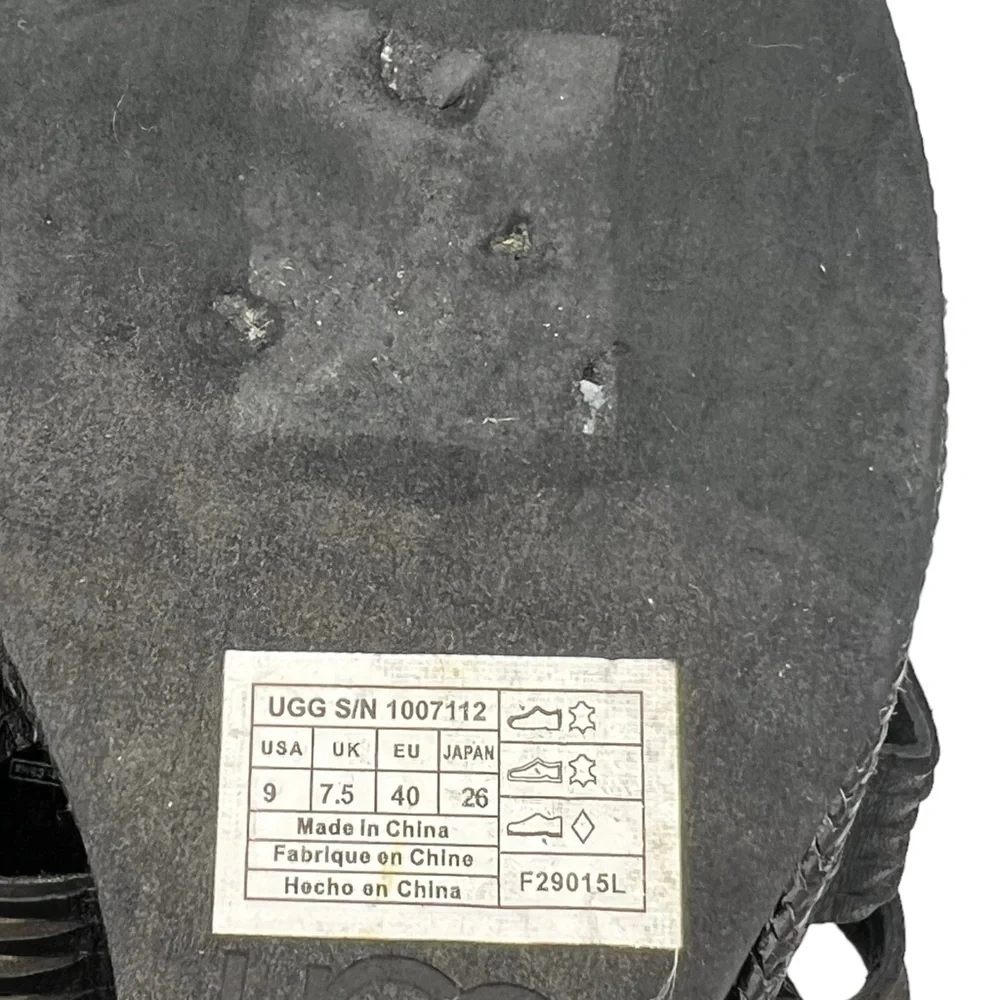 UGG black melinda