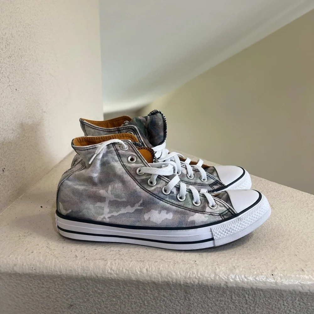 Converse Men's Size 9 Chuck Taylor Camouflage All Star‎ High Sneakers Sandals