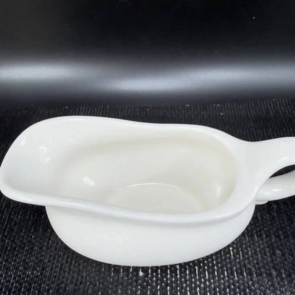 Vintage Pier 1 White Ceramic Stoneware Gravy Boat Sauce Salsa Dish Container VTG