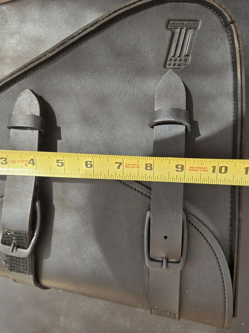 N/A sleek leather