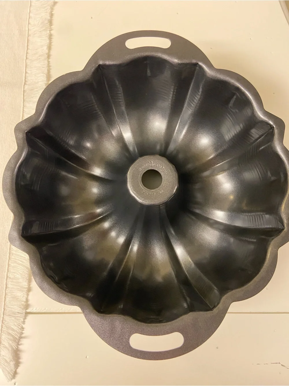 Nordic Classic Bundt Cake Pan with Handles - Home Kitchen