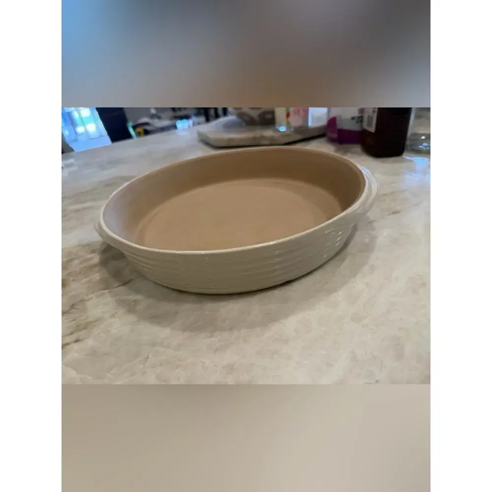 Large 11” round pampered chef stoneware baker cream enamel