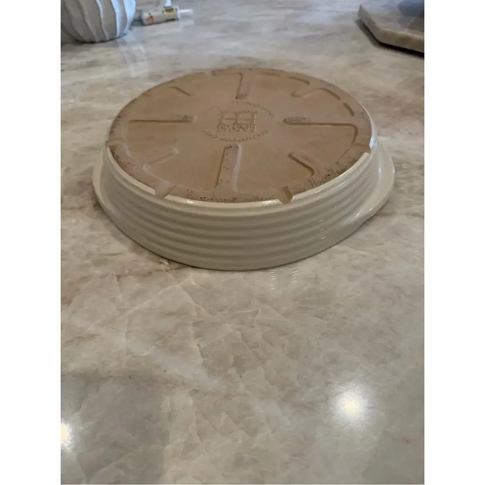 Large 11” round pampered chef stoneware baker cream enamel