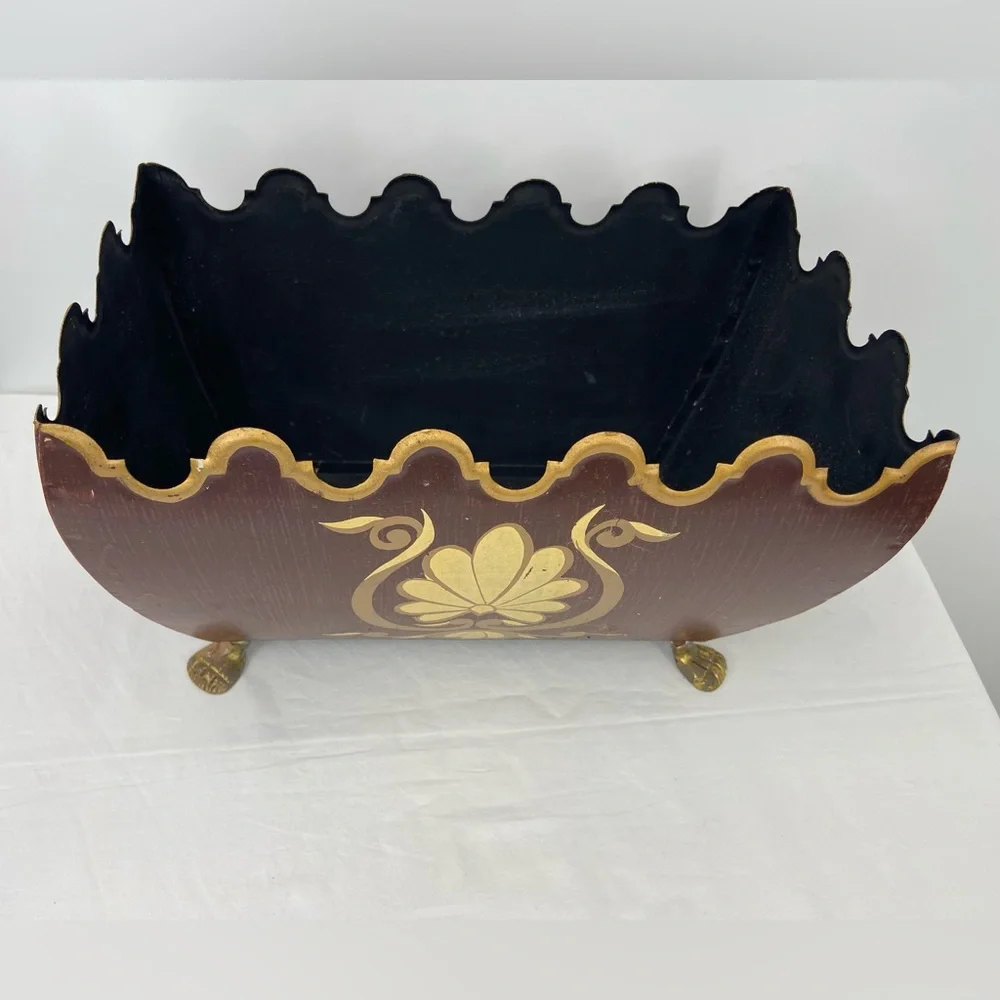Source Unknown metal container