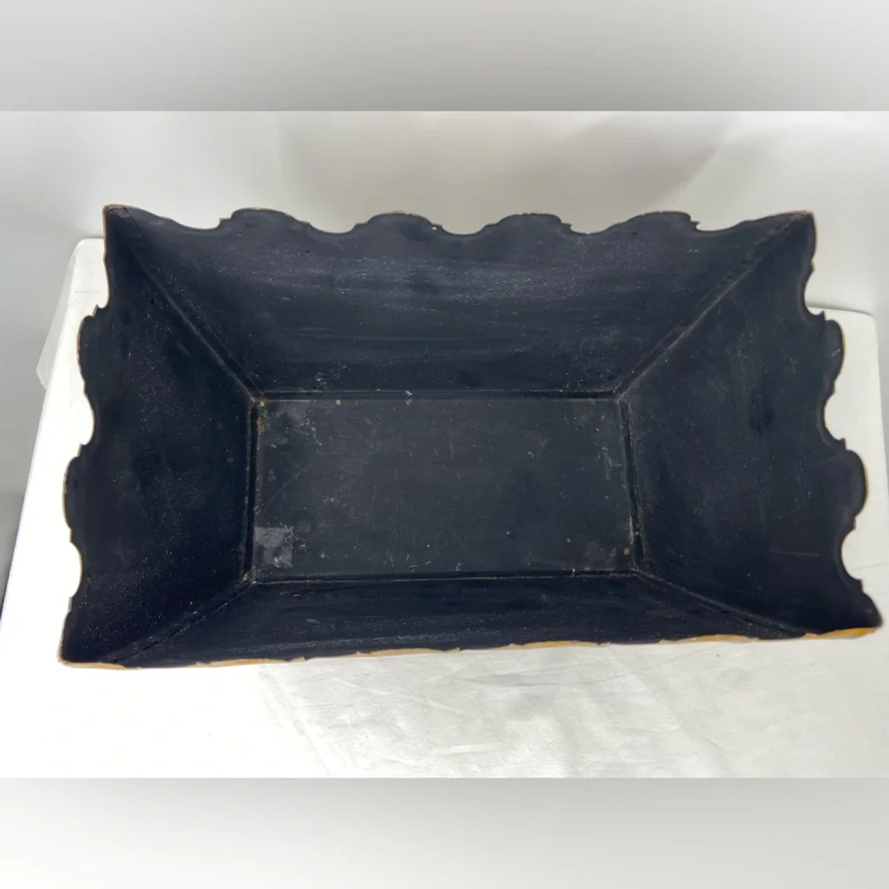 Source Unknown metal container