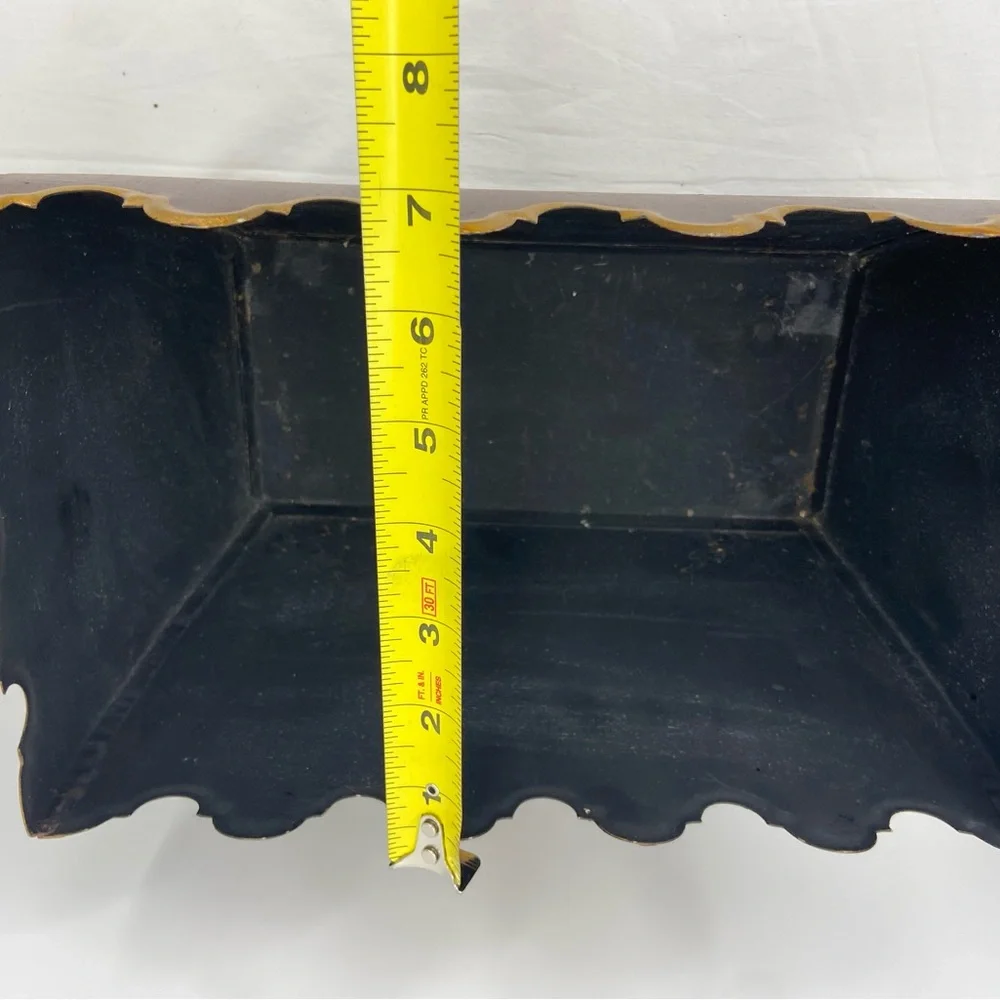 Source Unknown metal container