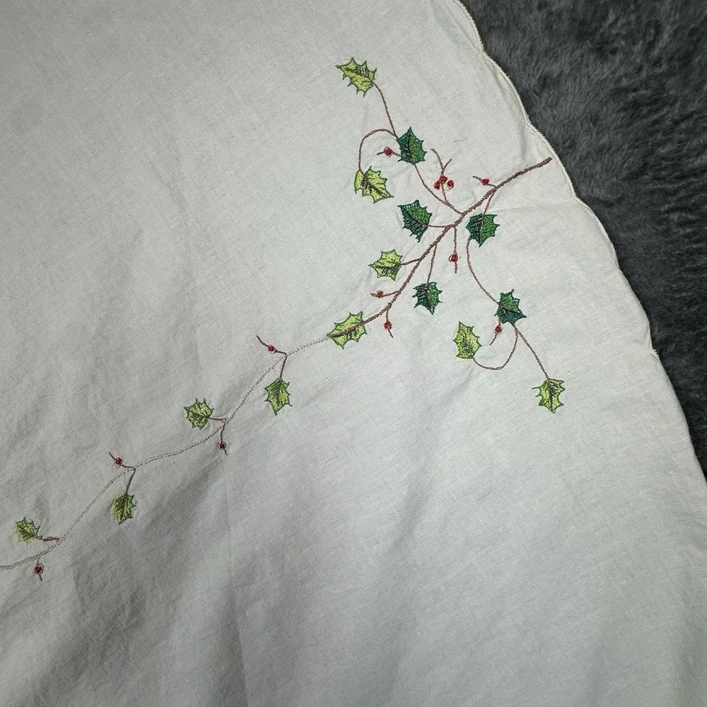 Lenox Linen Tablecloth 61 Inch Christmas Holly Embroidered Round Shaped Cotton