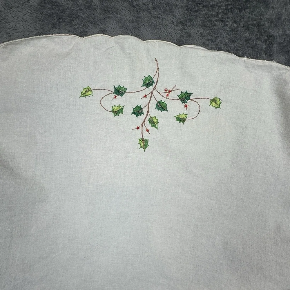 Lenox Linen Tablecloth 61 Inch Christmas Holly Embroidered Round Shaped Cotton