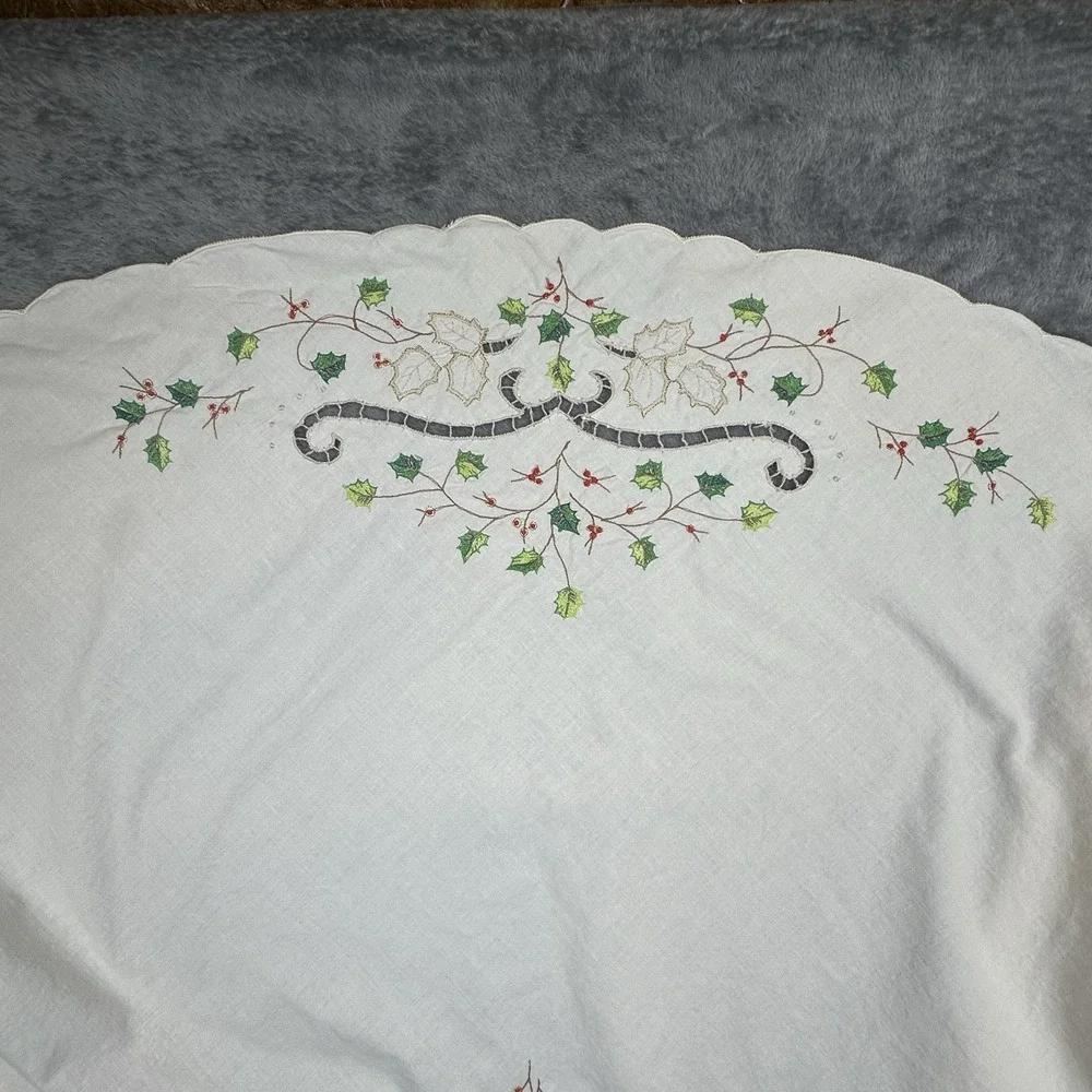 Lenox Linen Tablecloth 61 Inch Christmas Holly Embroidered Round Shaped Cotton