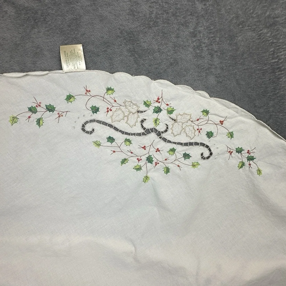 Lenox Linen Tablecloth 61 Inch Christmas Holly Embroidered Round Shaped Cotton