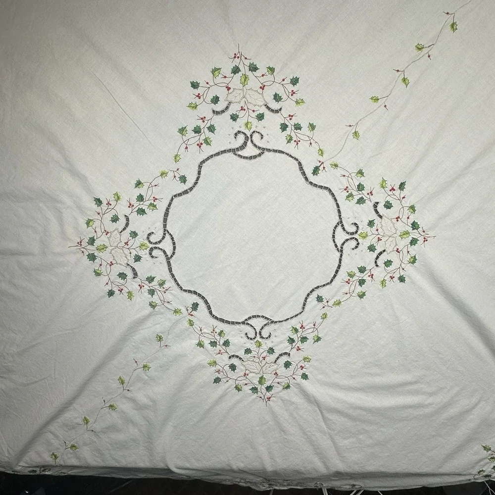 Lenox Linen Tablecloth 61 Inch Christmas Holly Embroidered Round Shaped Cotton