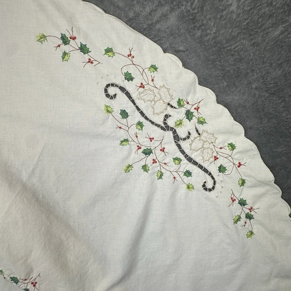 Lenox Linen Tablecloth 61 Inch Christmas Holly Embroidered Round Shaped Cotton
