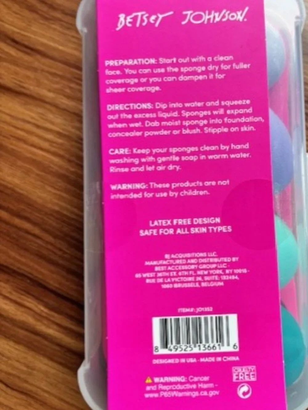 New Betsey Johnson Ultra Soft Beauty Sponges With Reusable Storage Container 8pk