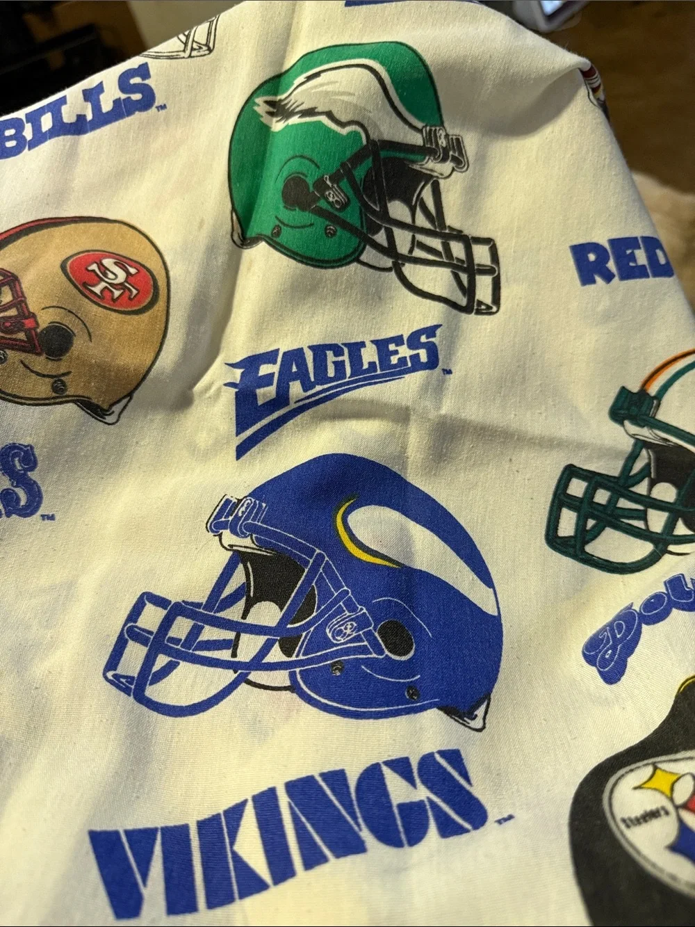 Vintage’95 NFL Helmet Print Throw Blanket - White Multi