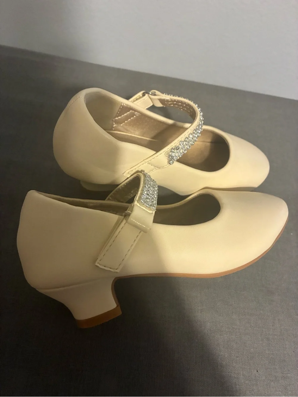 N/A elegant beige