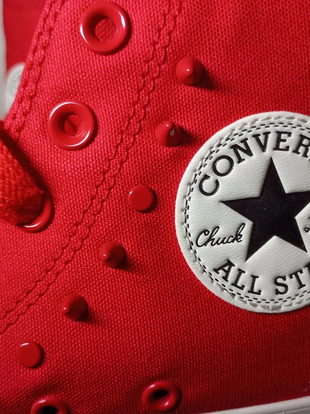 Converse bright red