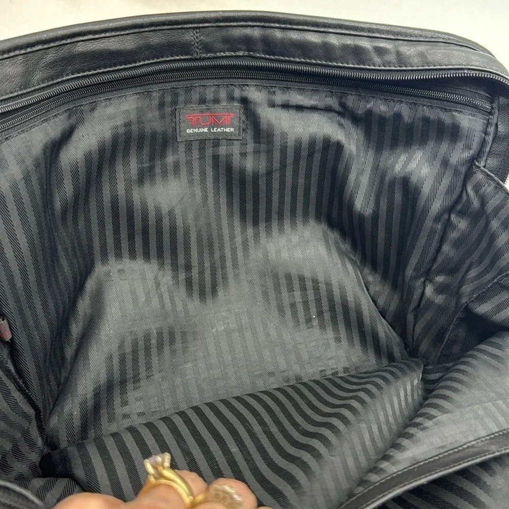 Tumi great preowned