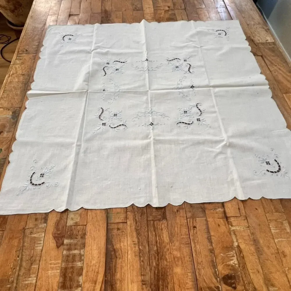 Vintage Cotton Tablecloth 31 x 32