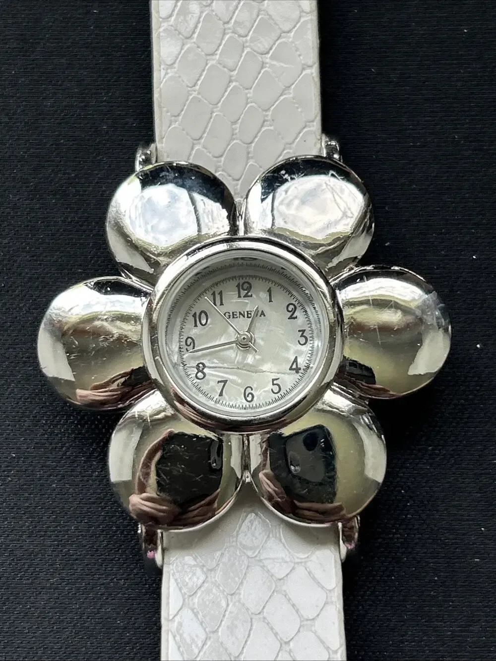 Geneva Floral Case Women’s Quartz Watch
