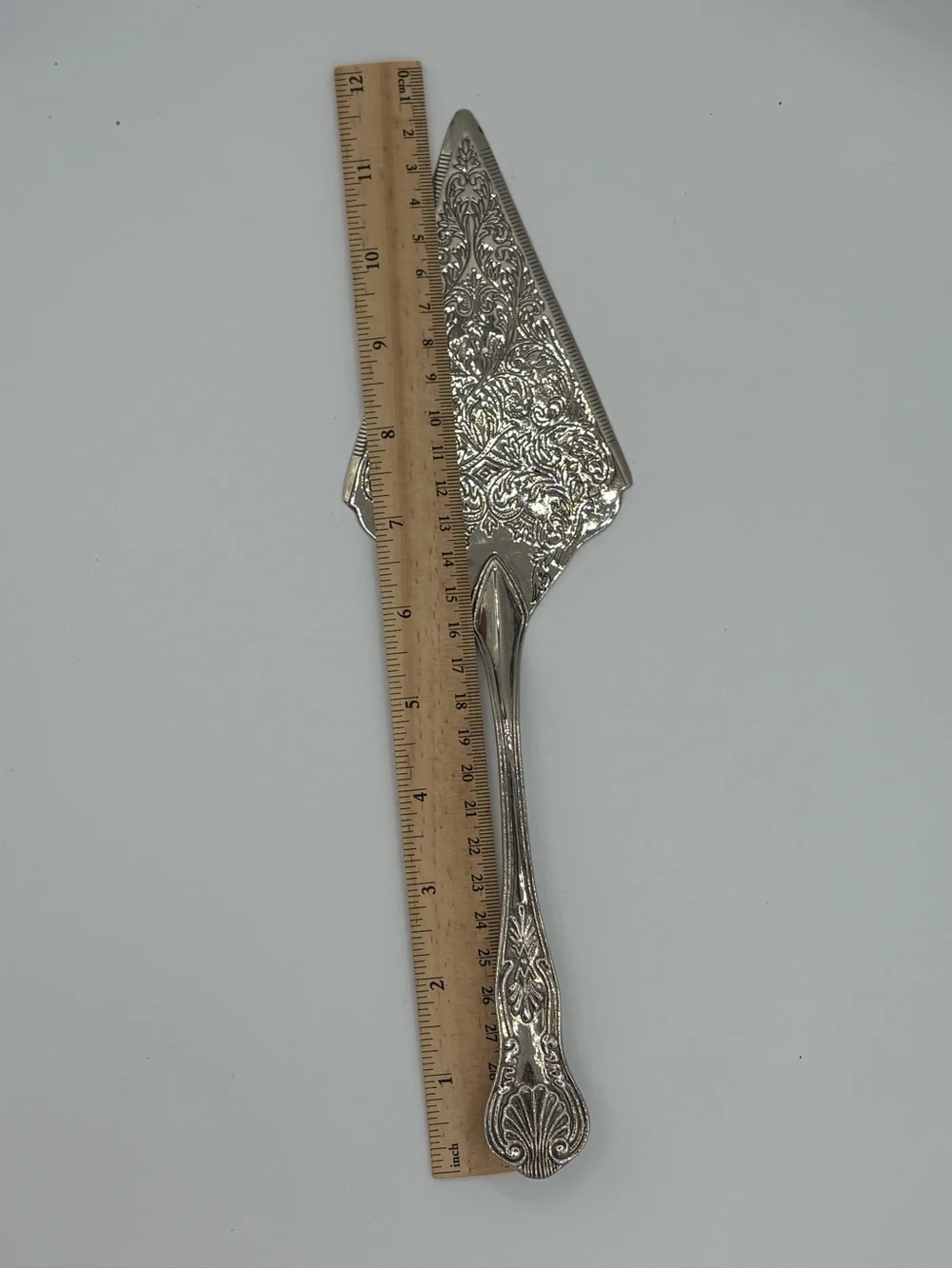 Vintage 12” Ornate Silver Tone Cake Pie Server Engraved Floral Shell