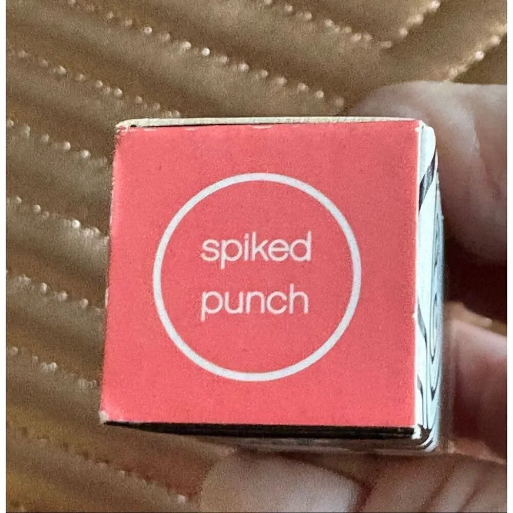 Benefit ultra shines