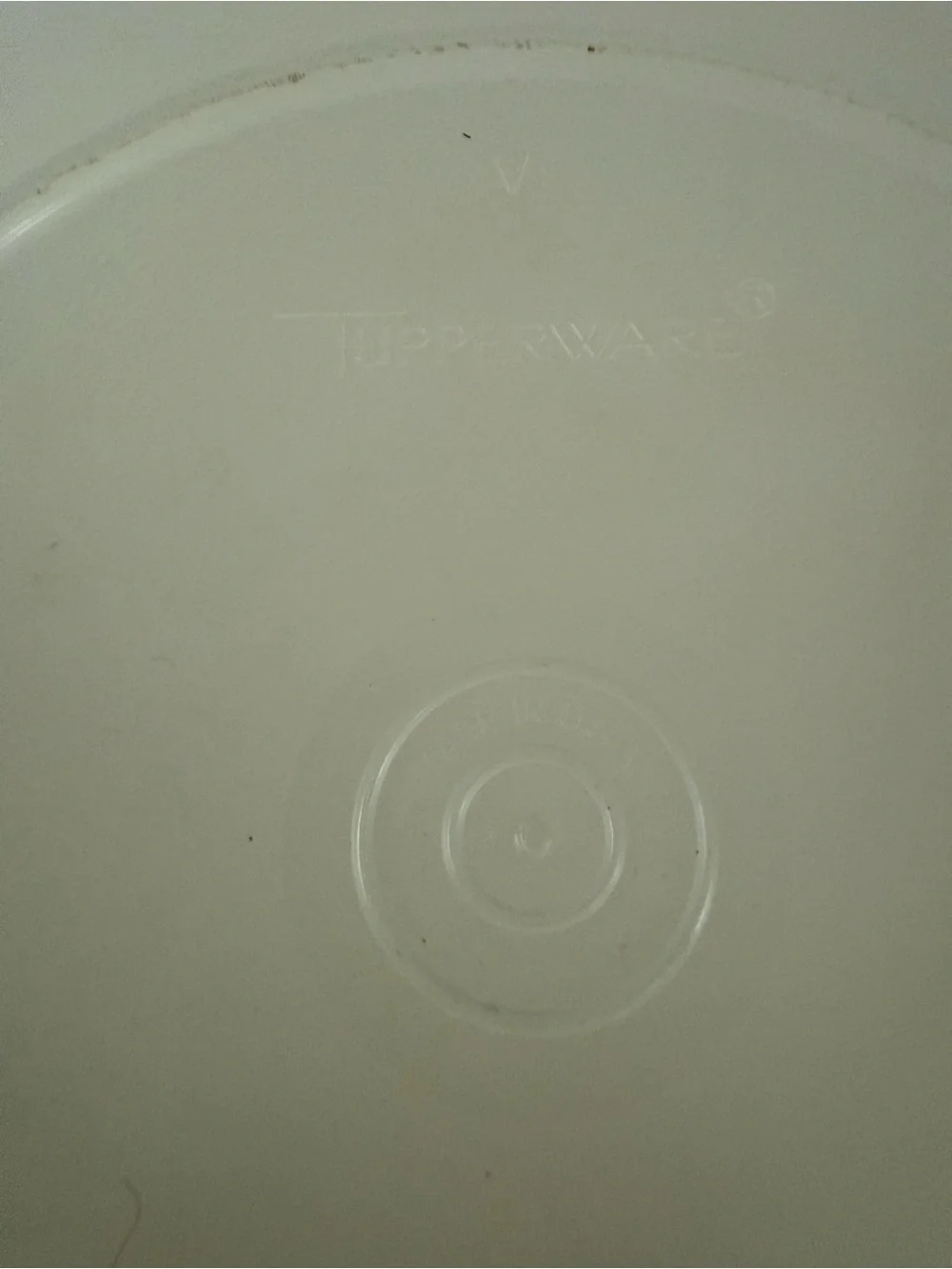 Tupperware durable beige