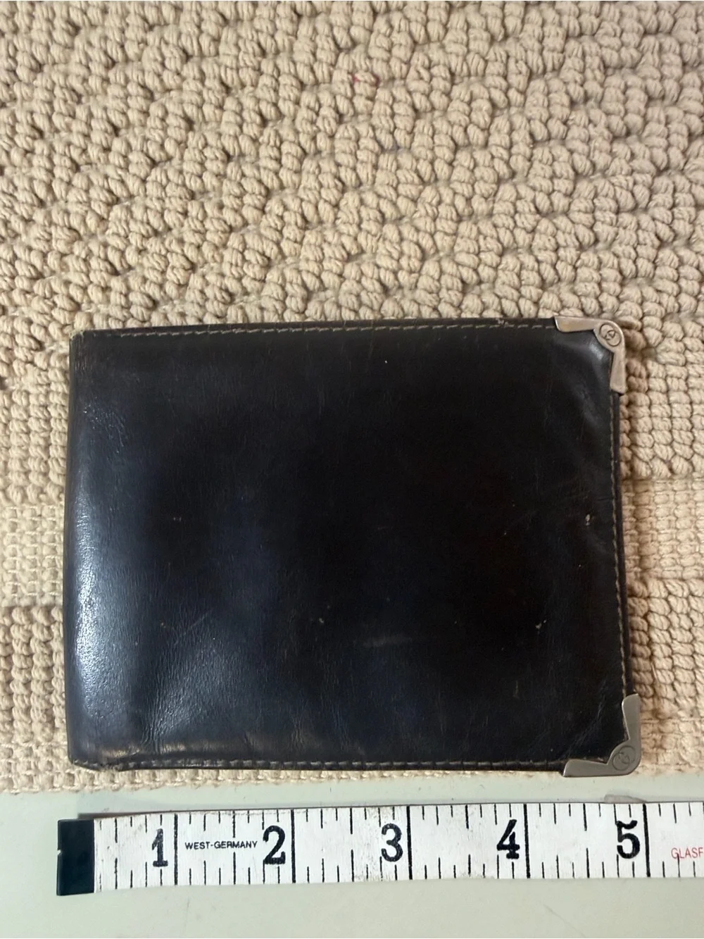 Authenticated Vintage Gucci Black Leather Bifold Wallet Crest Logo