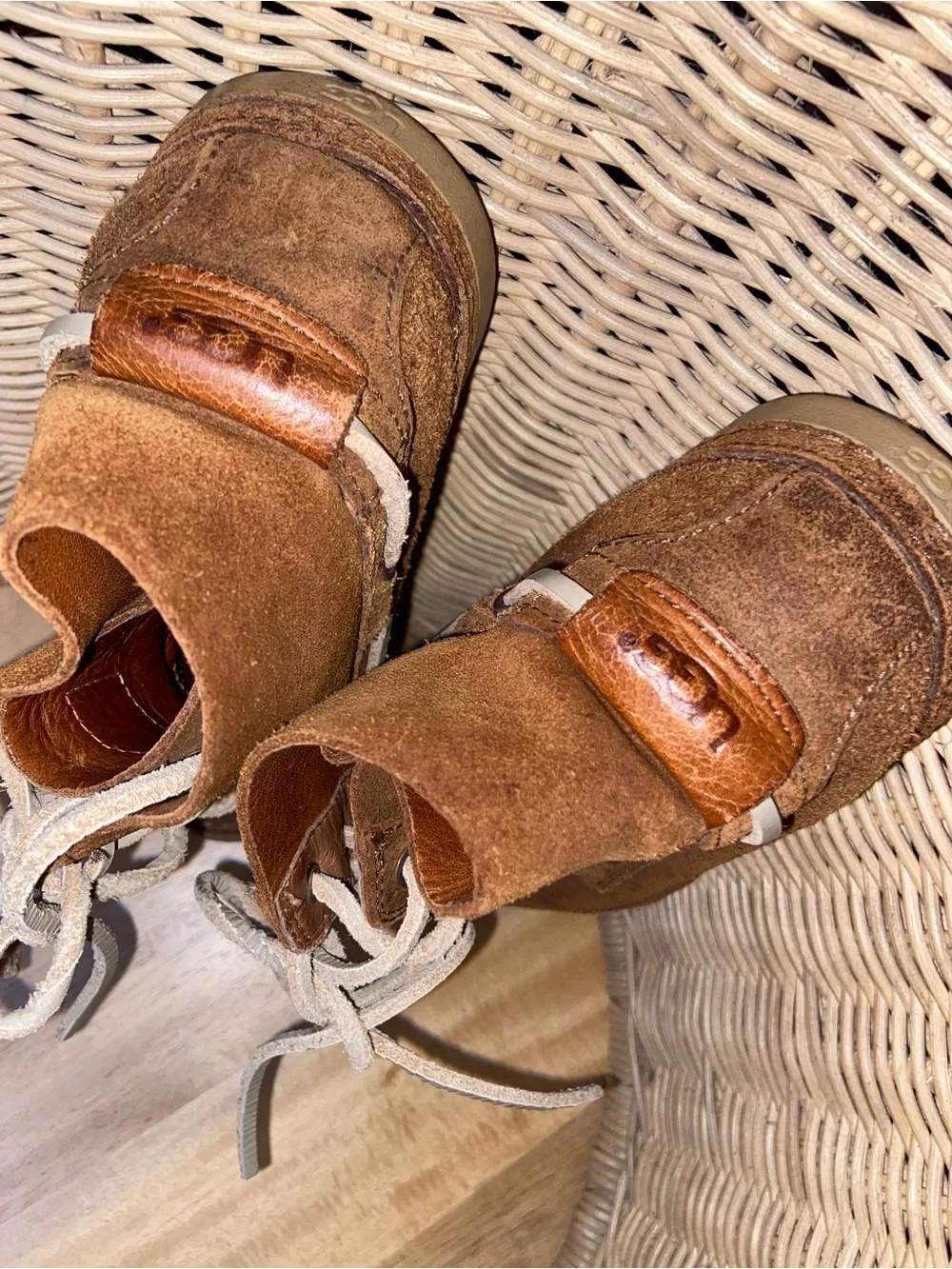 UGG 
