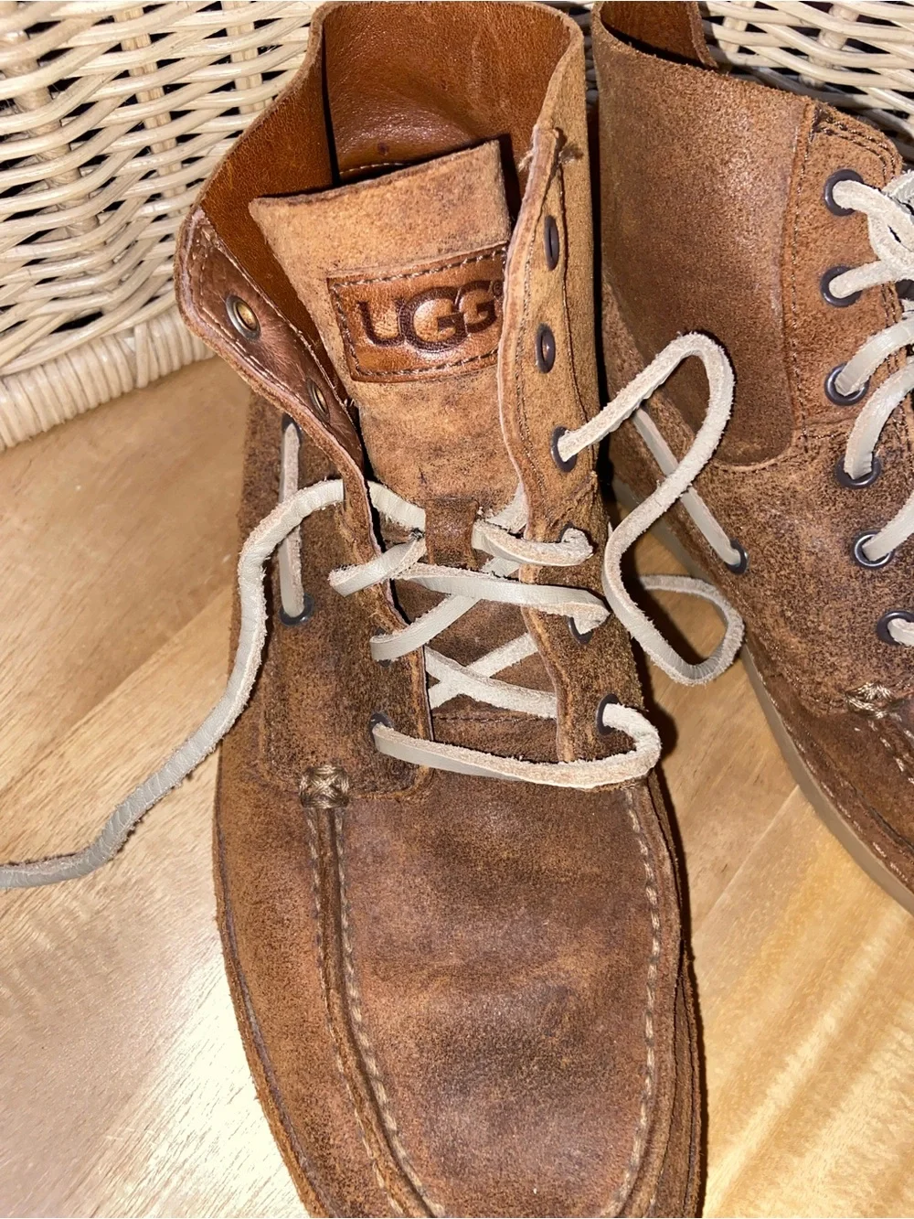 UGG 