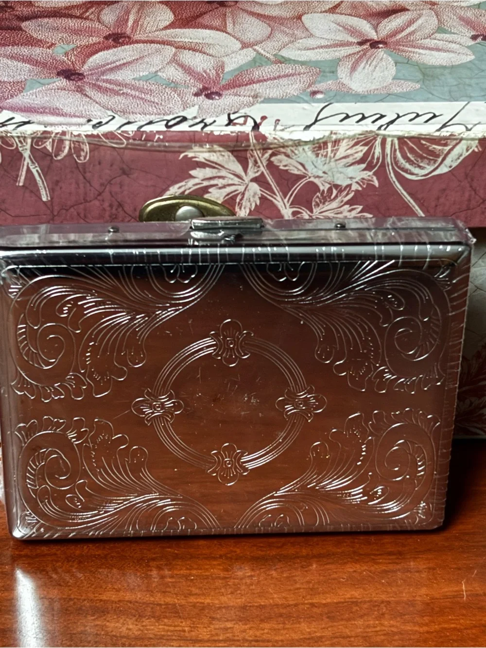Retro Cigarette Case Victorian Style Metal Holder for Regular, King,100's, 120's