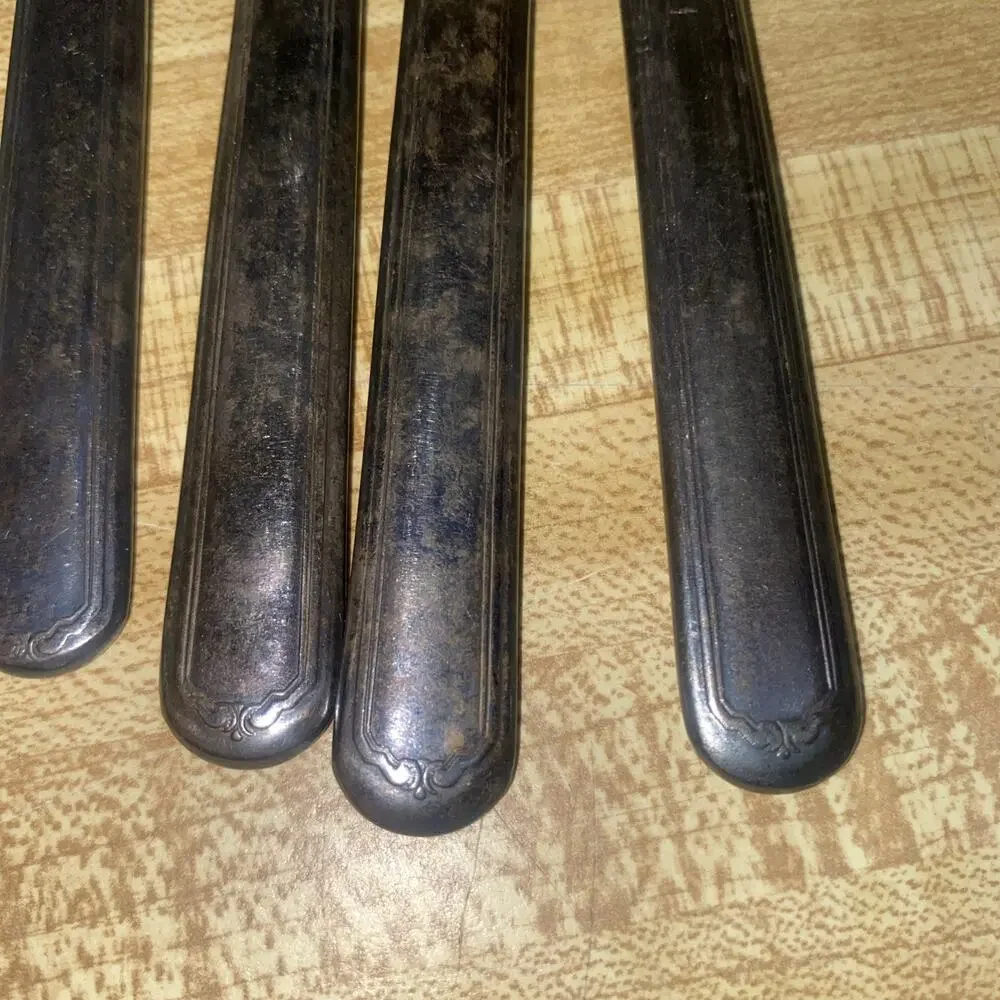 Set Of 6 Dinner Knives Rogers Vintage Silverplate Flatware Serrated Edge