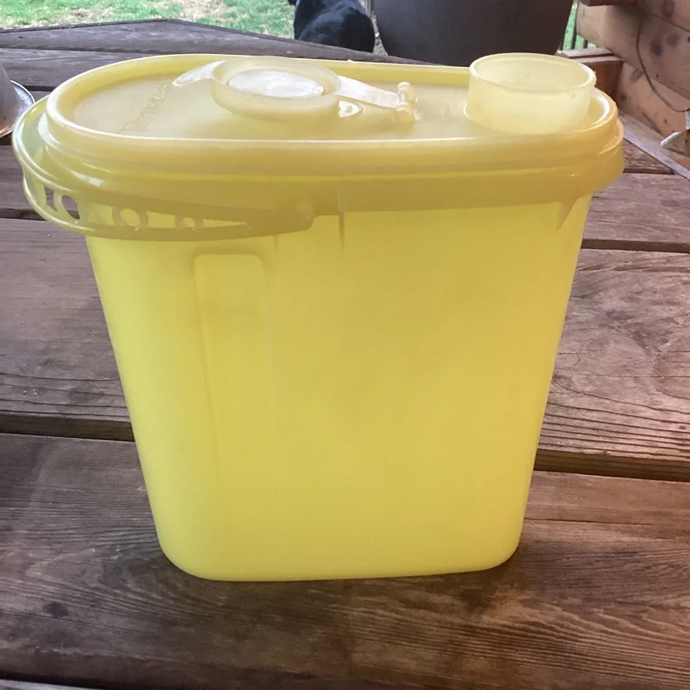 Tupperware vintage beverage