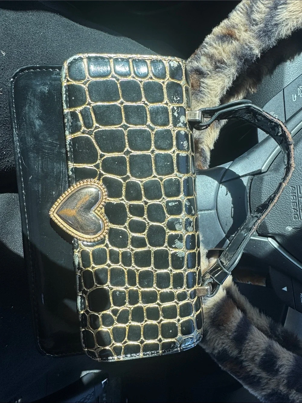 Vintage Y2K Black & Gold Croc Embossed Heart Clasp Shoulder Bag Purse
