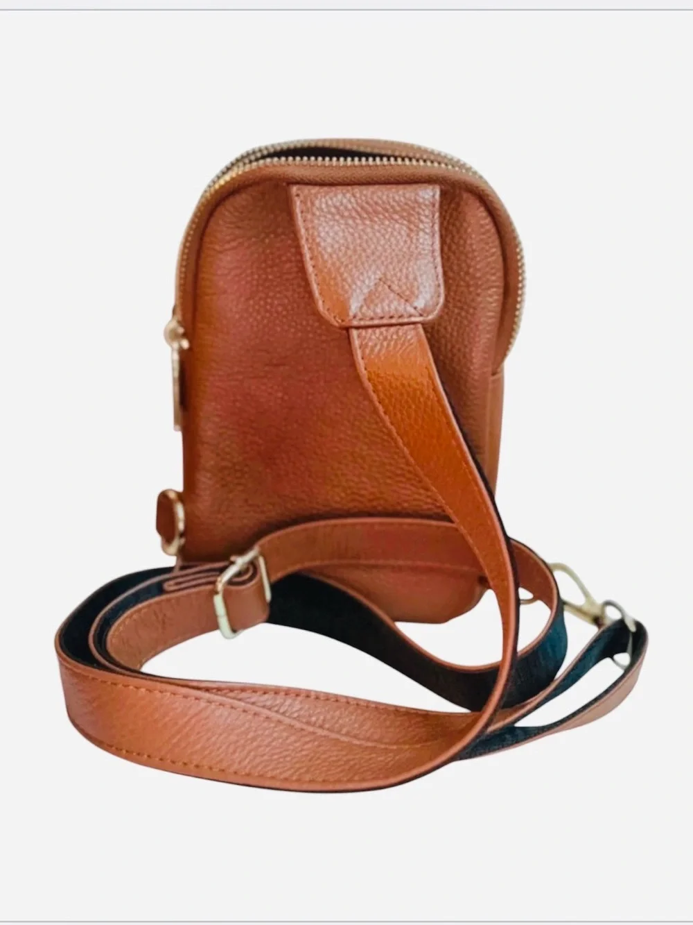 INICAT Un Jour de Chance Tan Pebbled Vegan Leather Crossbody Bag