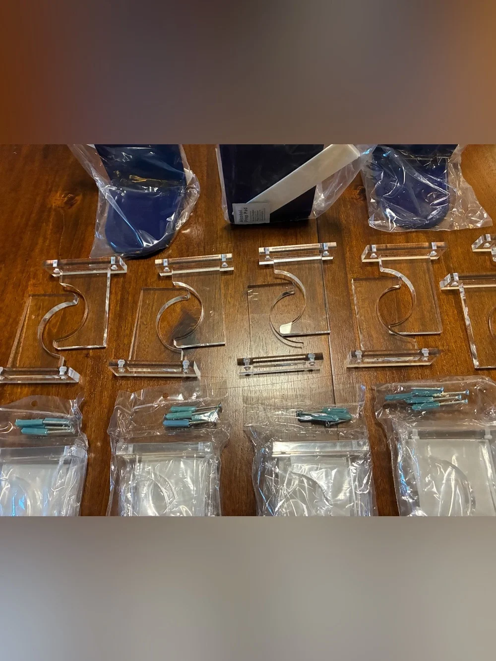 NWT SAFTGARD Clear Acrylic Horizontal Bat Wall Mount & 3 L-Shape Blue Wall Mount