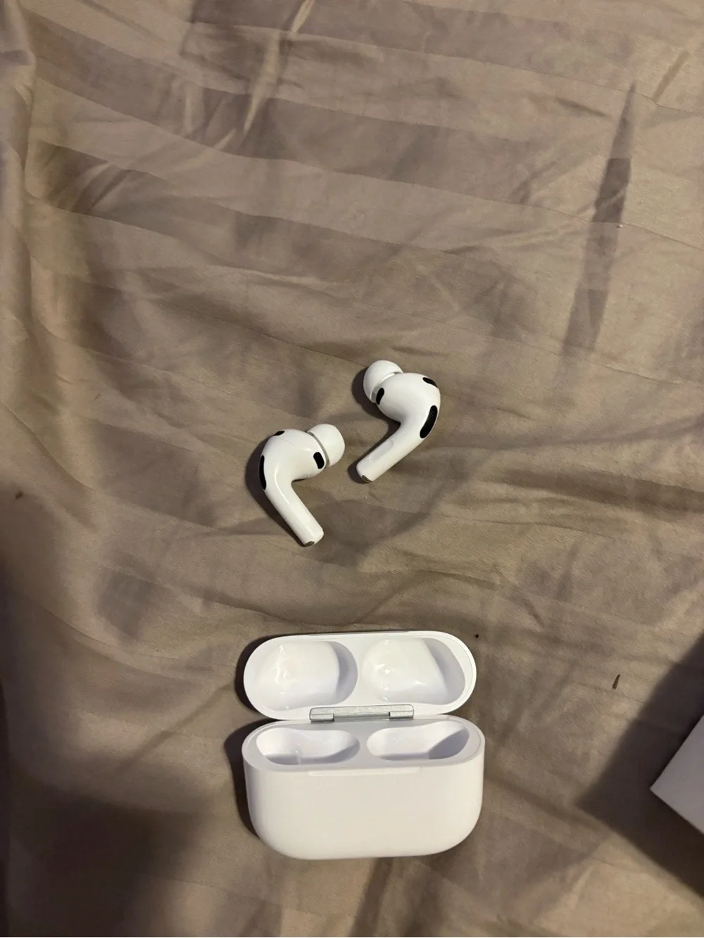 Apple White True Wireless Earbuds with Charging Case