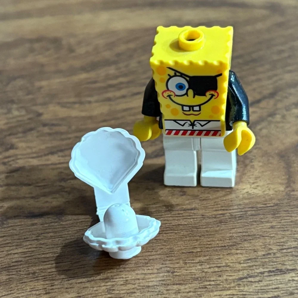 LEGO SpongeBob SquarePants Tuxedo Minifigure with Eye Patch bob010 and Clam