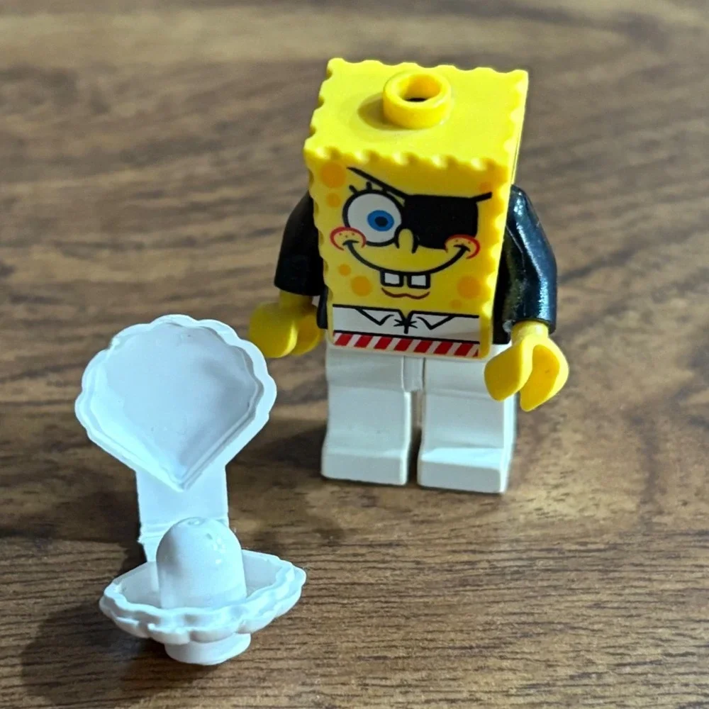 LEGO SpongeBob SquarePants Tuxedo Minifigure with Eye Patch bob010 and Clam