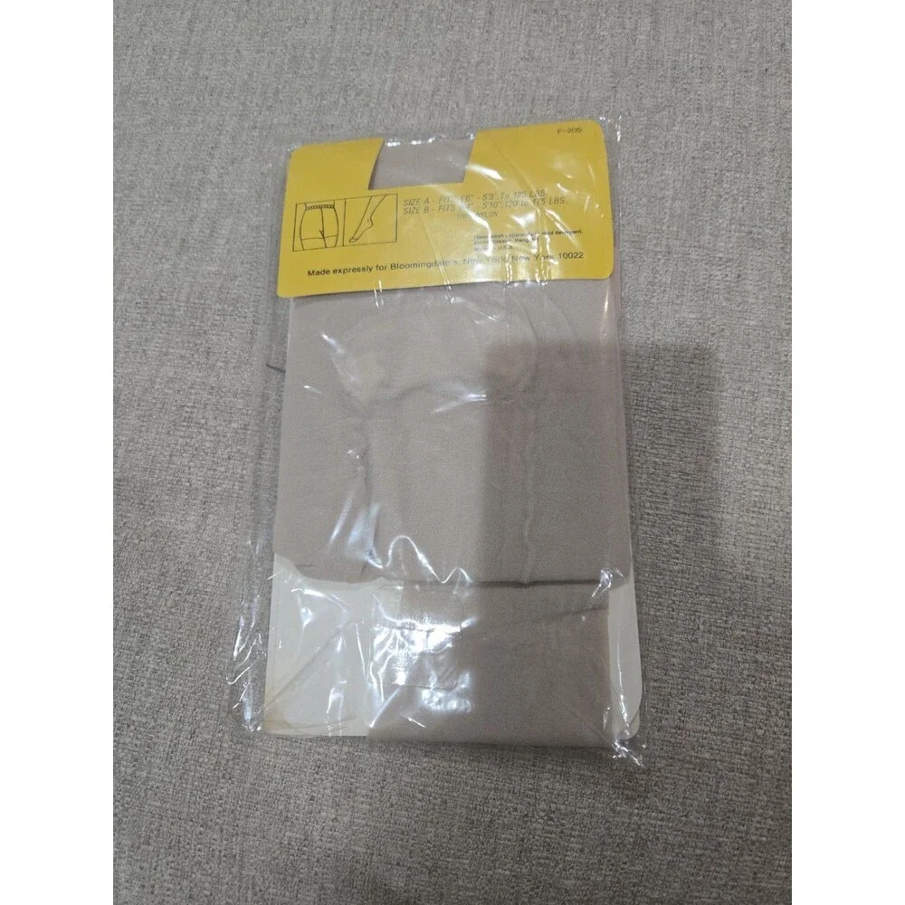 Vintage Bloomingdale's B-Line Sheer Pantyhose Seashell Size B Sealed NOS