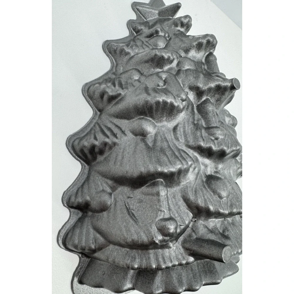 Nordic Ware Christmas Tree Baking Pan‎ Mold 4.5 cup 3D 10