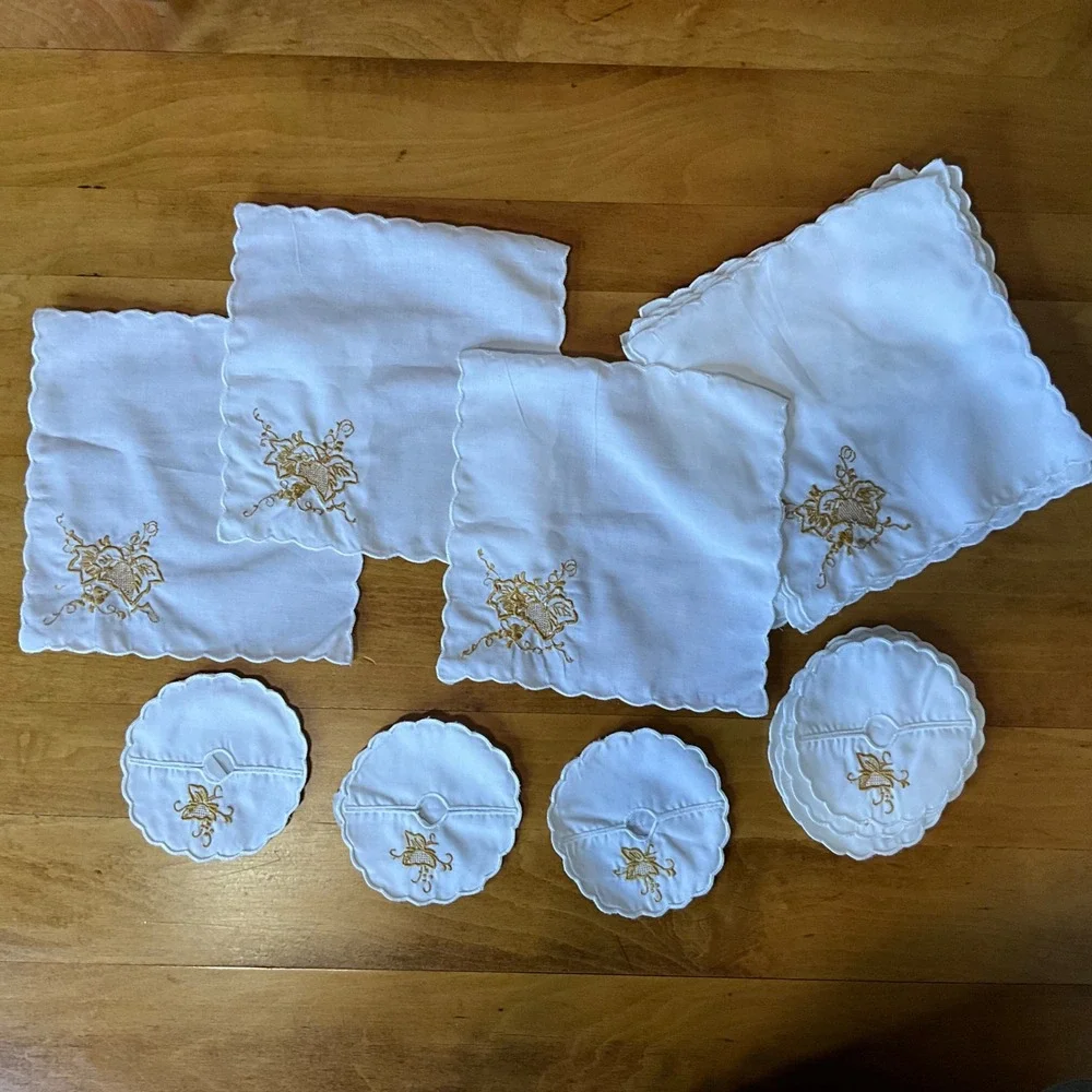 Vintage White Linen Scalloped Edge Embroidered‎ Cocktail Napkins Stem Coasters