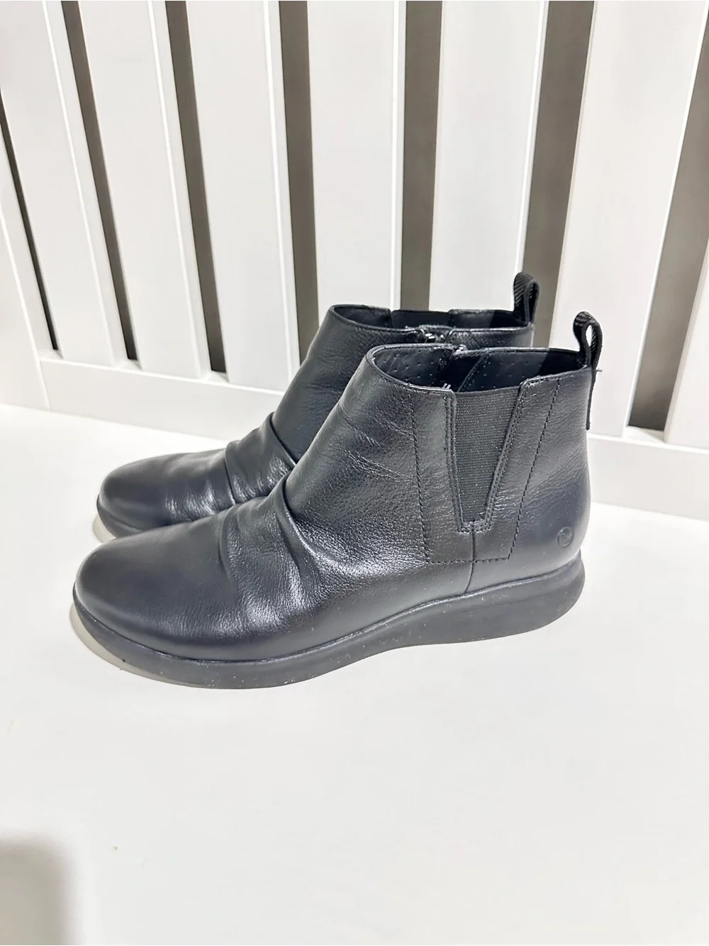 Clarks Unstructured Black Leather Side Zip‎ Ruched Ankle Boots Booties Size 9