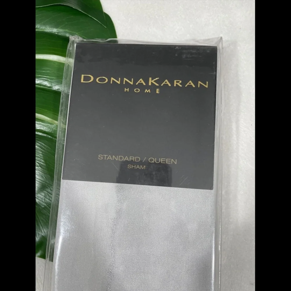 NIB Donna Karan‎ Collection [ 1 ] Standard / Queen Aire Pillow Sham